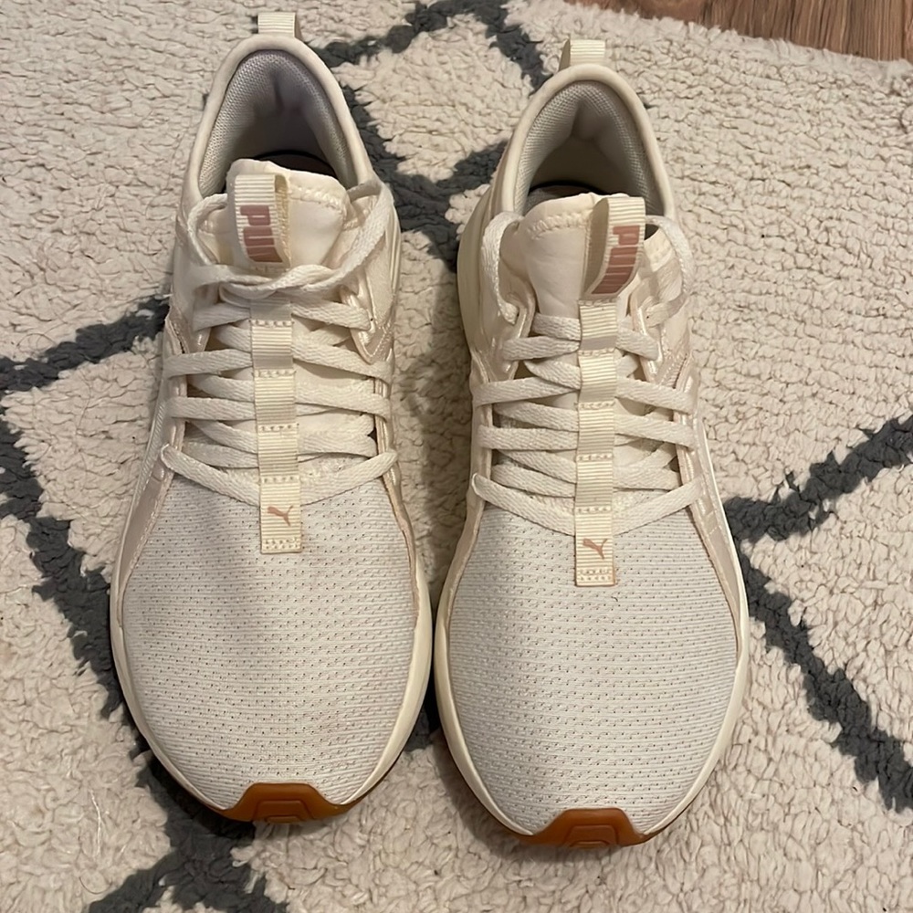 White Puma Soft Ride Tennis Shoes